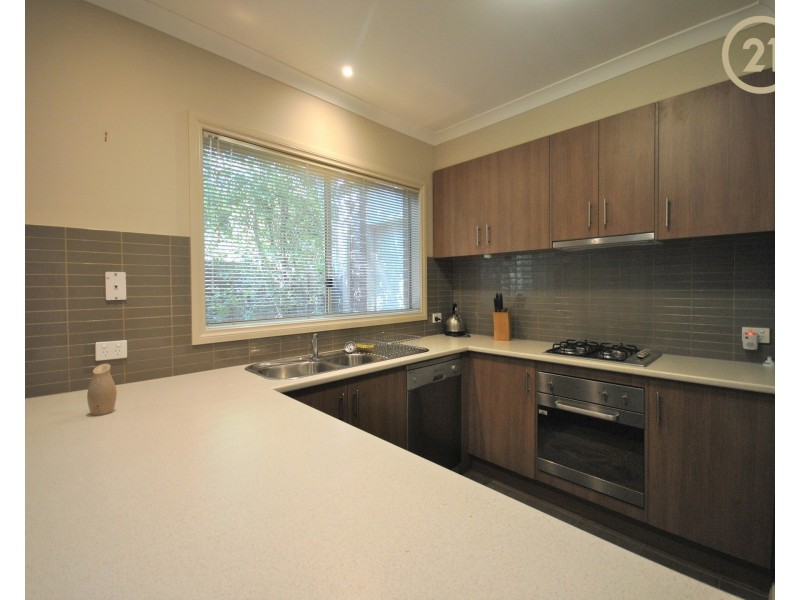 28 Chantenay Parade, Cranbourne North VIC 3977