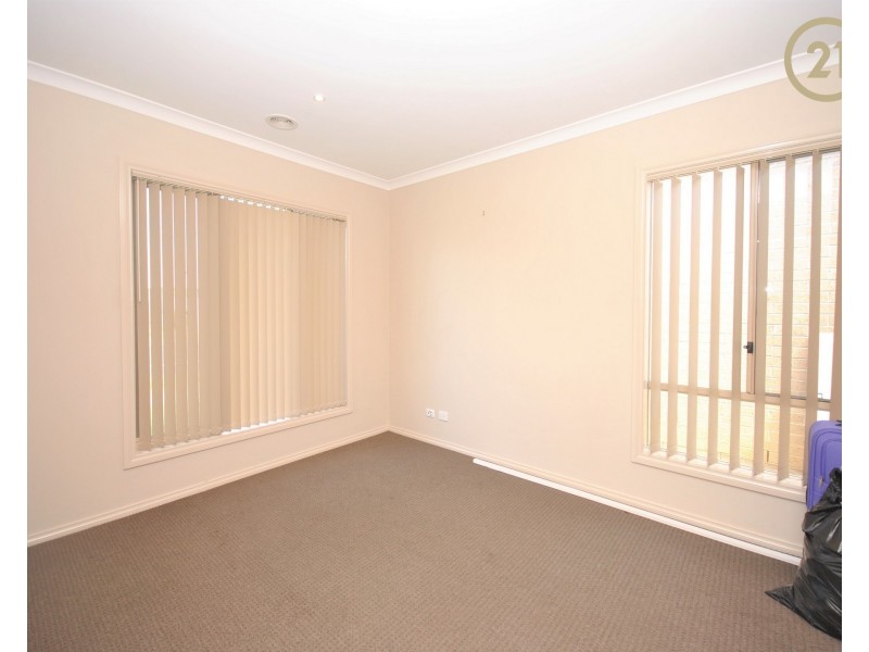 28 Chantenay Parade, Cranbourne North VIC 3977