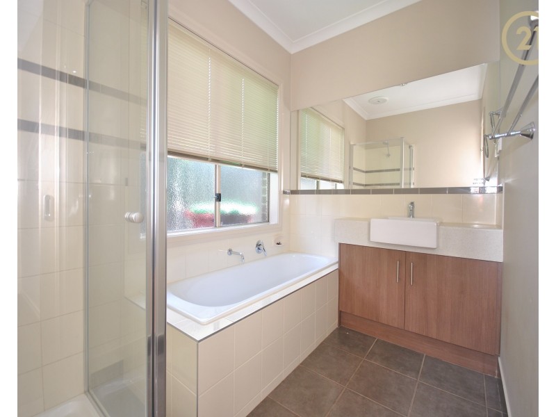 28 Chantenay Parade, Cranbourne North VIC 3977