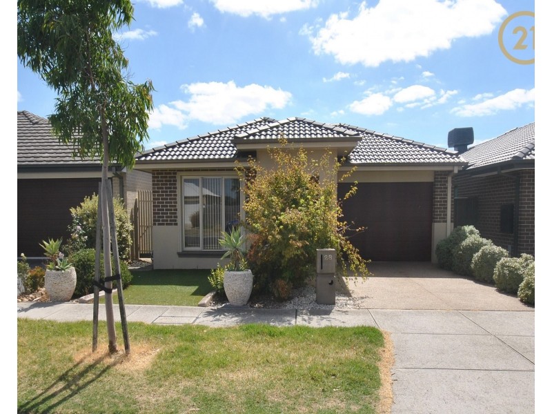 28 Chantenay Parade, Cranbourne North VIC 3977