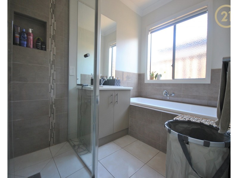 13 Lexington Crescent, Officer VIC 3809