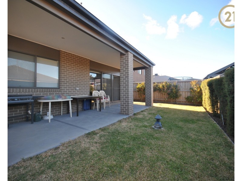 13 Lexington Crescent, Officer VIC 3809