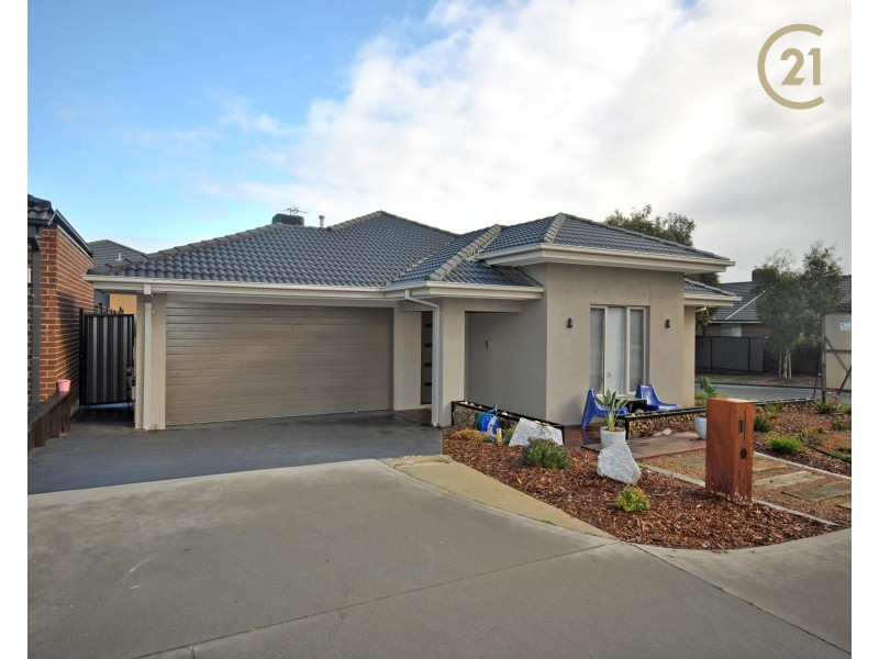 1 Roan Walk, Clyde North VIC 3978