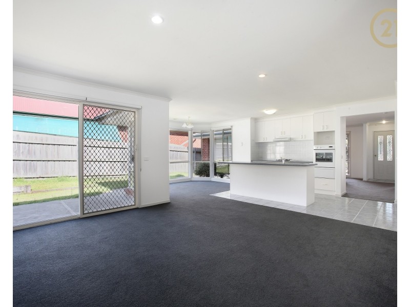 8 Maralee Court, Berwick VIC 3806