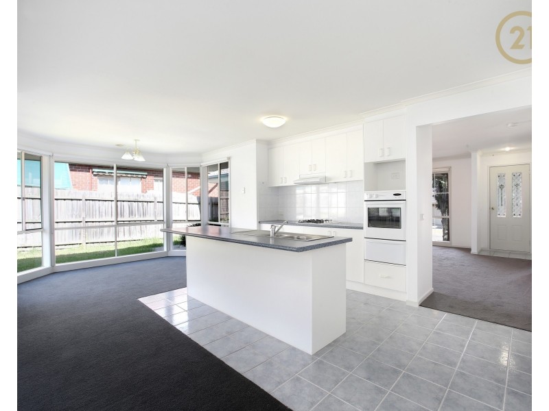 8 Maralee Court, Berwick VIC 3806