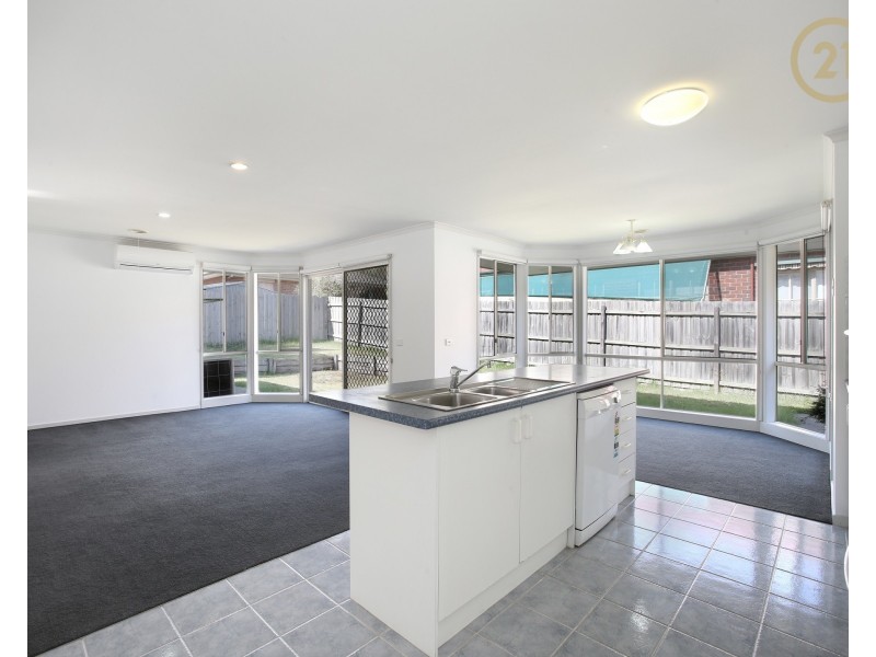 8 Maralee Court, Berwick VIC 3806