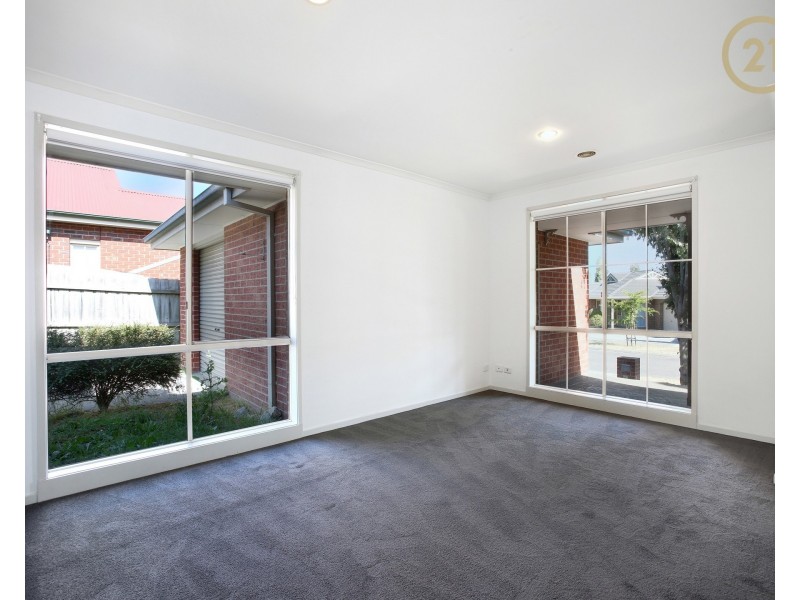 8 Maralee Court, Berwick VIC 3806