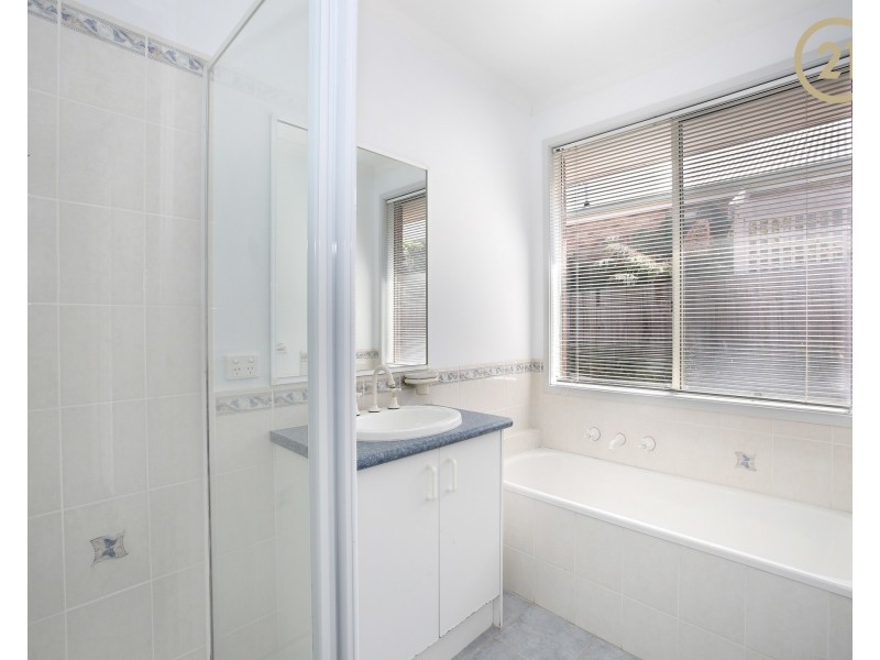 8 Maralee Court, Berwick VIC 3806