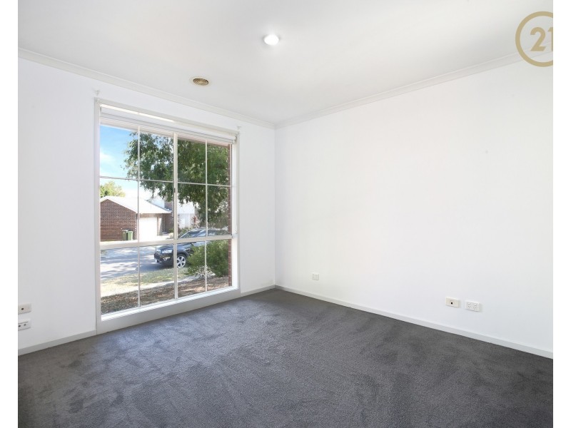 8 Maralee Court, Berwick VIC 3806