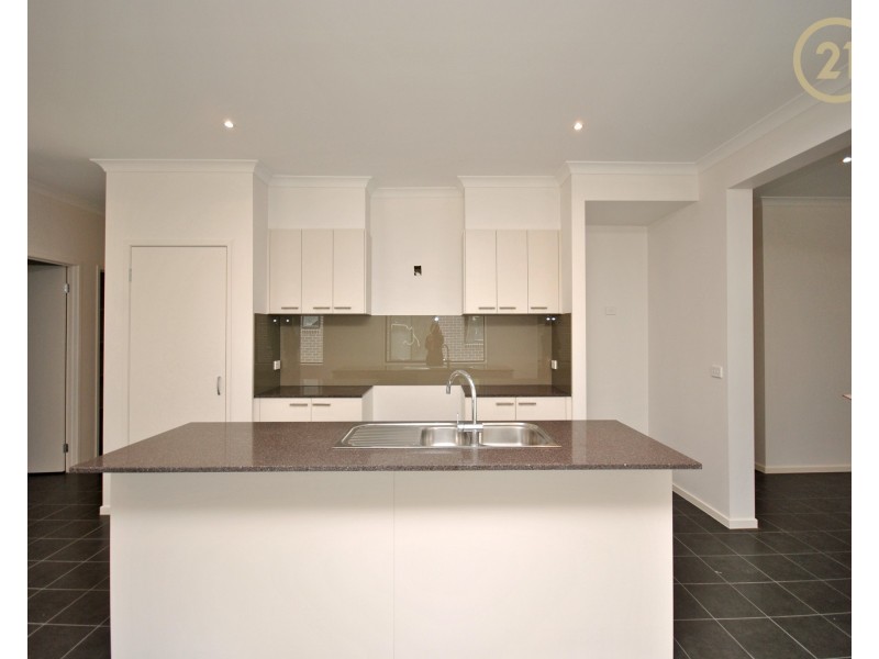 83 Skylark Boulevard, Clyde North VIC 3978