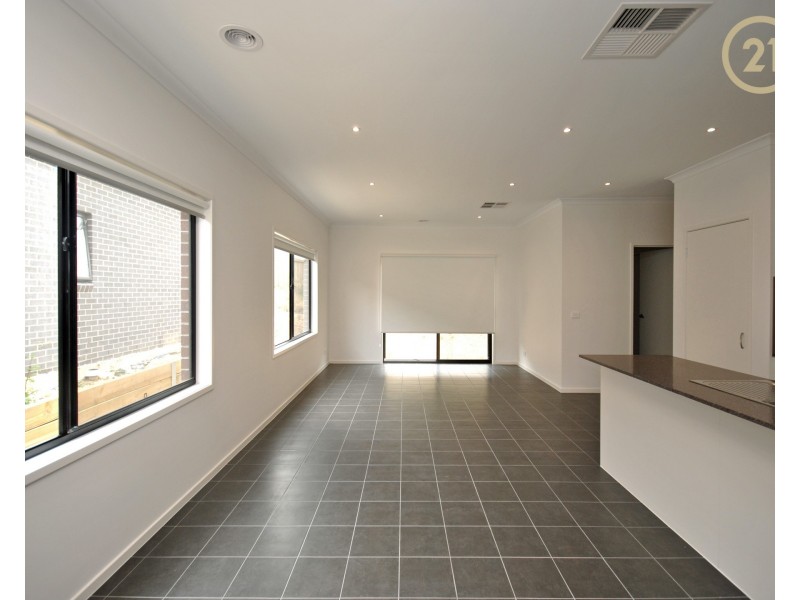 83 Skylark Boulevard, Clyde North VIC 3978