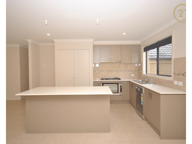 2 Orchard Court, Drouin VIC 3818