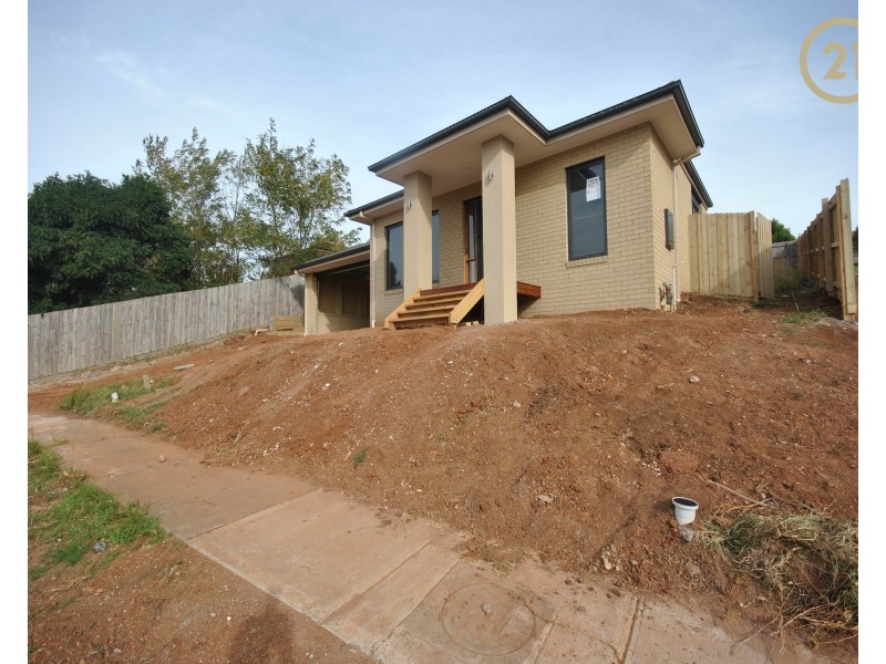 2 Orchard Court, Drouin VIC 3818