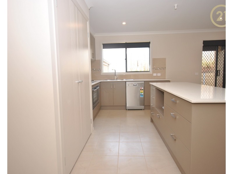 2 Orchard Court, Drouin VIC 3818