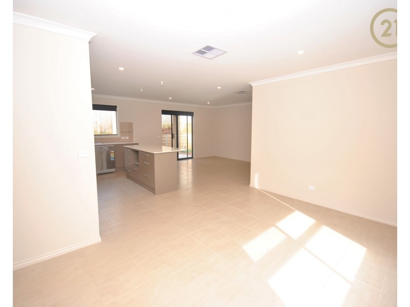 2 Orchard Court, Drouin VIC 3818