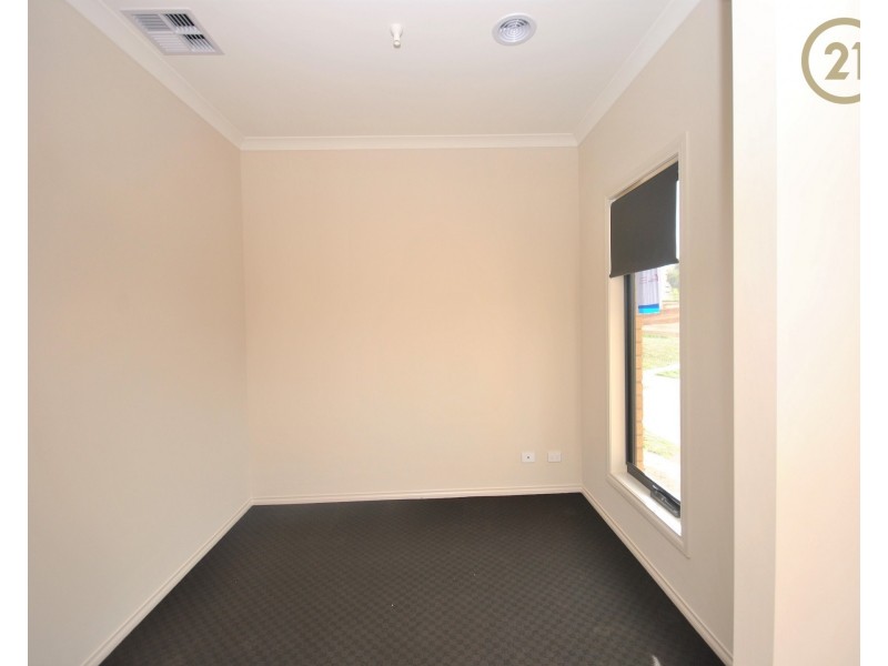 2 Orchard Court, Drouin VIC 3818