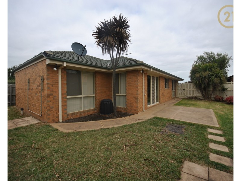 12 Terri Ester Drive, Berwick VIC 3806