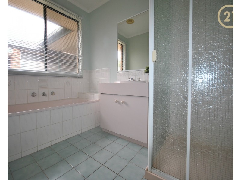 2 Moloney Court, Berwick VIC 3806