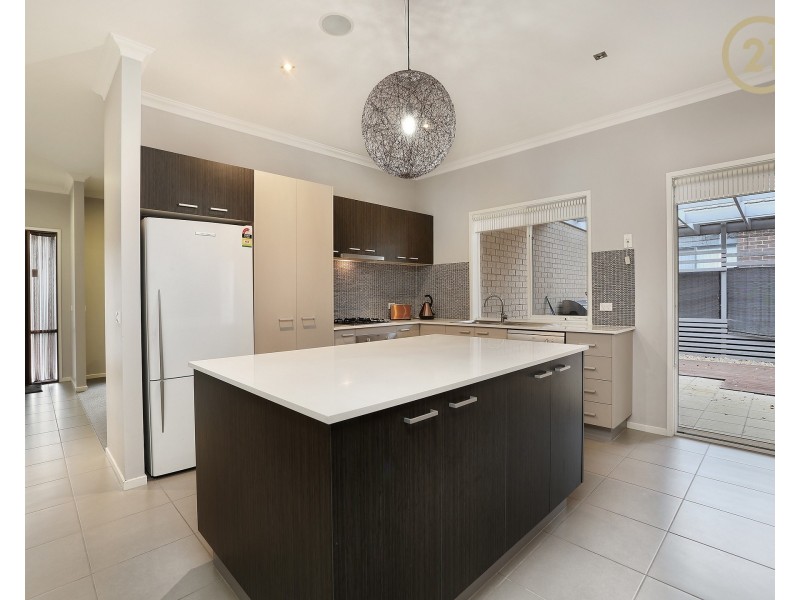 16 Kindred Avenue, Cranbourne North VIC 3977