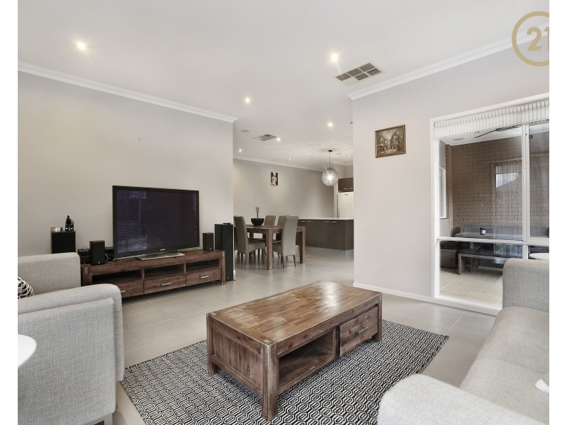 16 Kindred Avenue, Cranbourne North VIC 3977