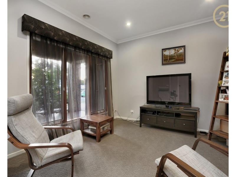 16 Kindred Avenue, Cranbourne North VIC 3977