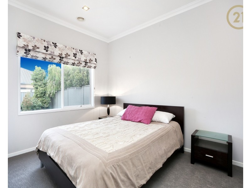 16 Kindred Avenue, Cranbourne North VIC 3977