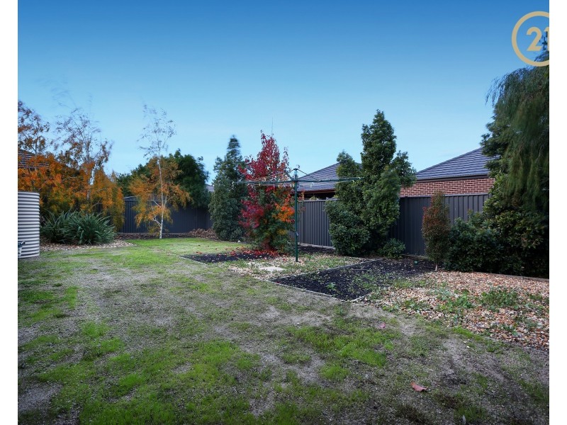 16 Kindred Avenue, Cranbourne North VIC 3977