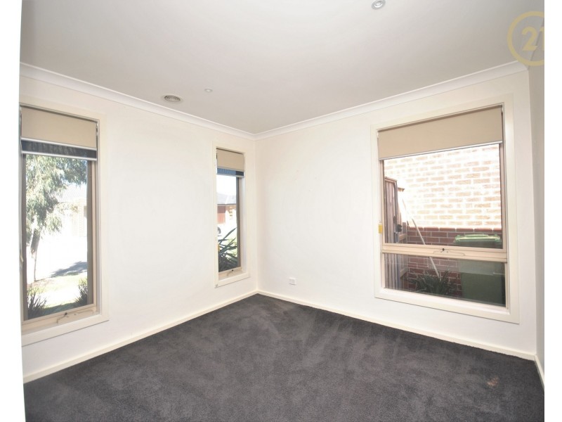 11 Heathcote Grove, Officer VIC 3809
