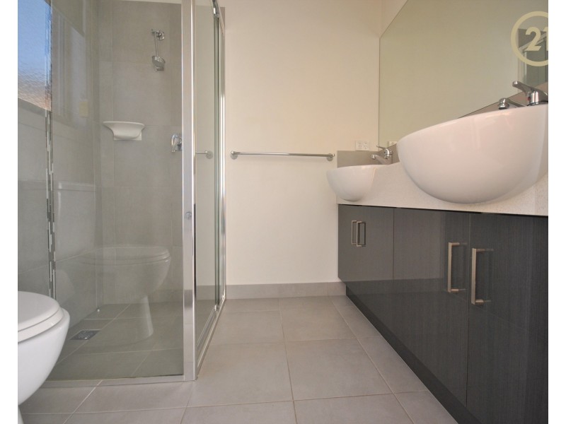 11 Heathcote Grove, Officer VIC 3809