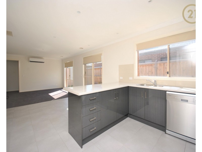 11 Heathcote Grove, Officer VIC 3809