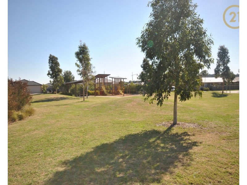 11 Heathcote Grove, Officer VIC 3809