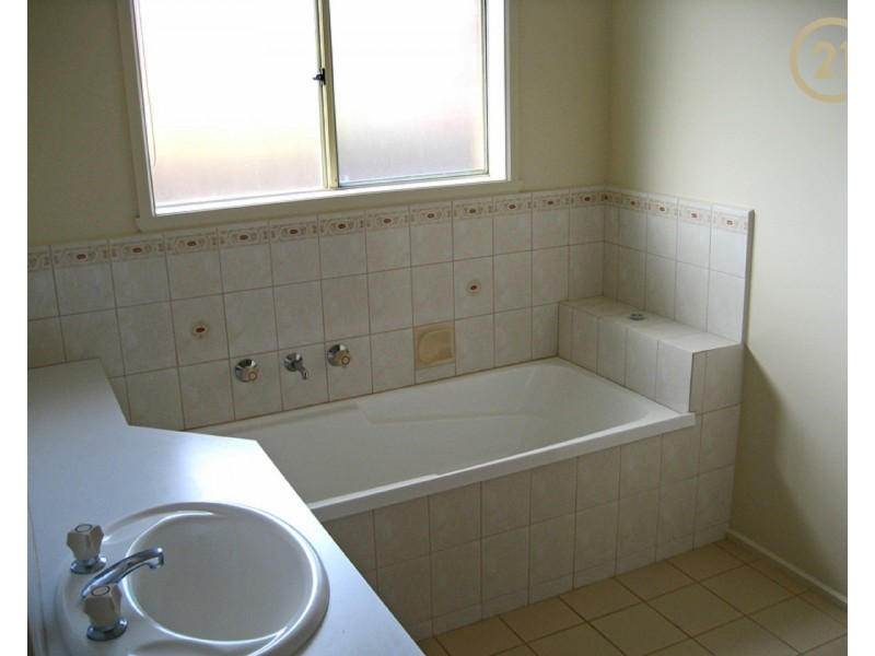 2/12 Madison Avenue, Narre Warren VIC 3805