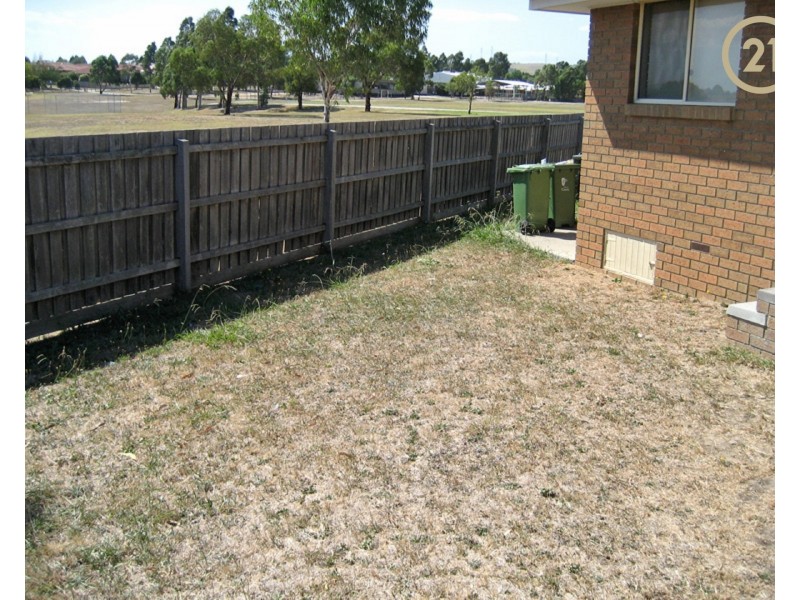 2/12 Madison Avenue, Narre Warren VIC 3805