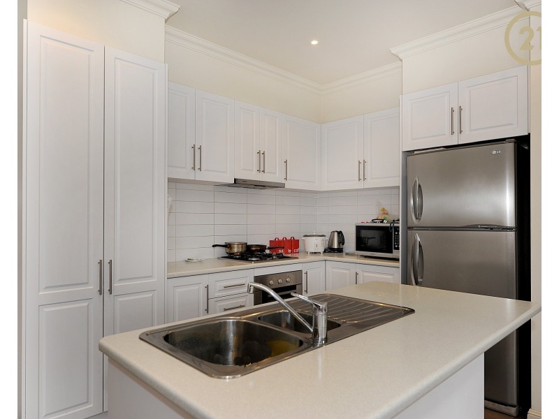 2 Speranza Place, Lynbrook VIC 3975