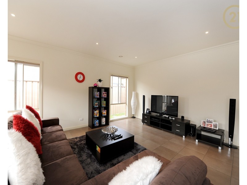 2 Speranza Place, Lynbrook VIC 3975