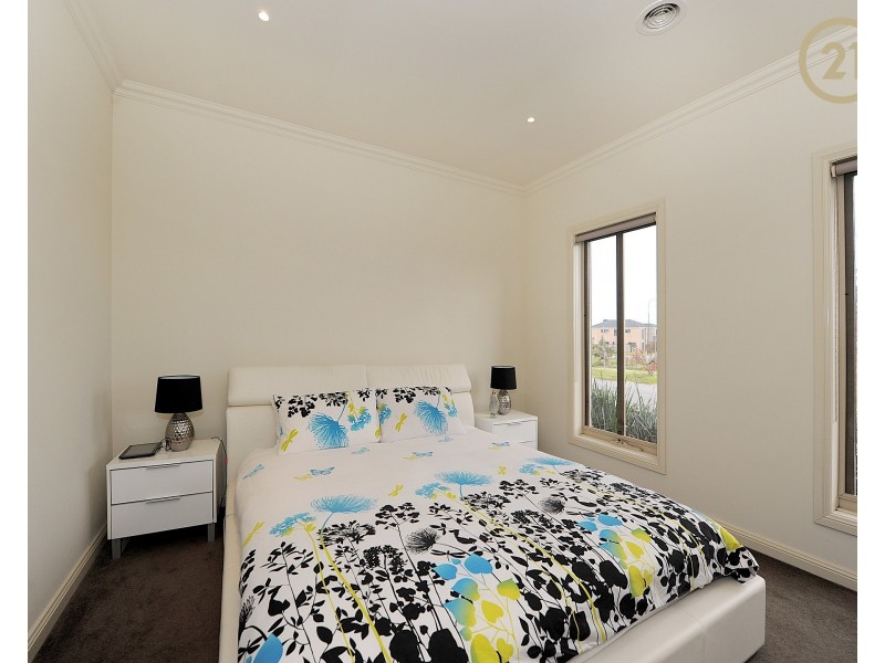 2 Speranza Place, Lynbrook VIC 3975