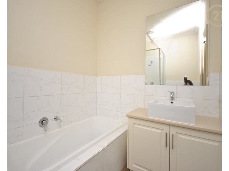 2 Speranza Place, Lynbrook VIC 3975