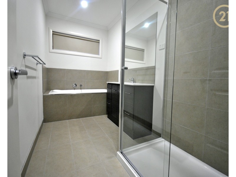 4 Clayton Road, Cranbourne VIC 3977