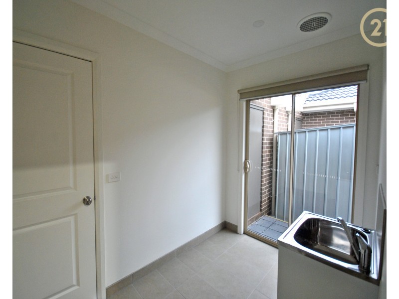4 Clayton Road, Cranbourne VIC 3977
