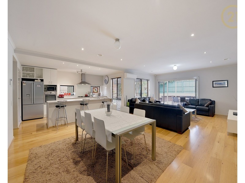 22 Bridgewater Boulevard, Berwick VIC 3806