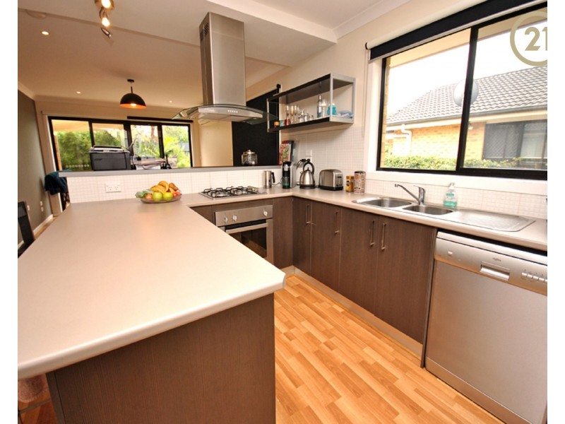 2/59 Fairholme Boulevard, Berwick VIC 3806