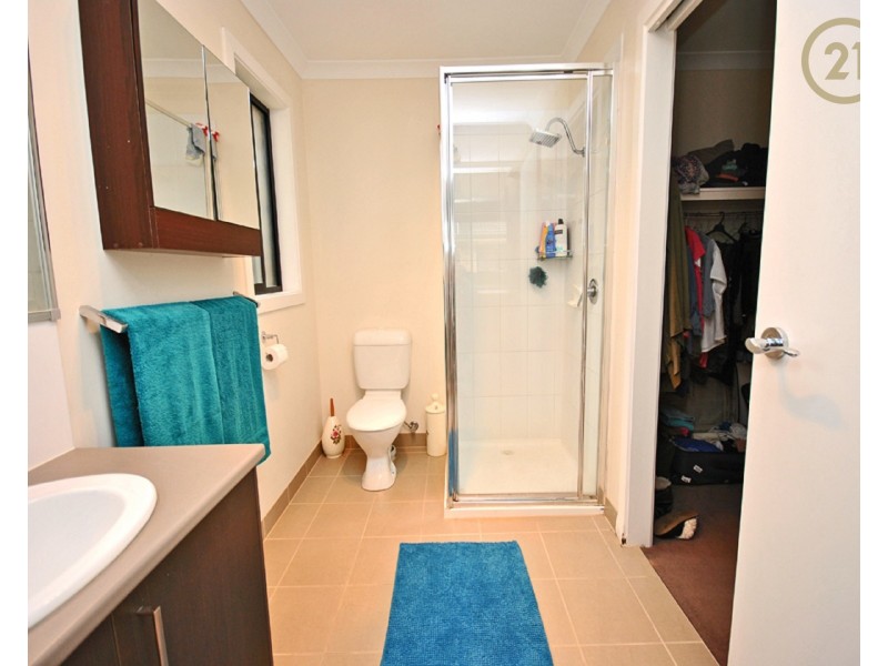 2/59 Fairholme Boulevard, Berwick VIC 3806