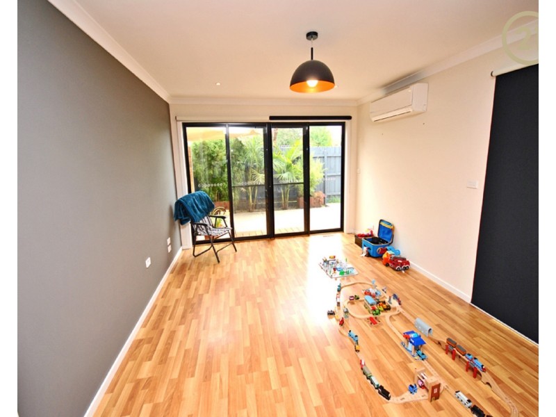 2/59 Fairholme Boulevard, Berwick VIC 3806