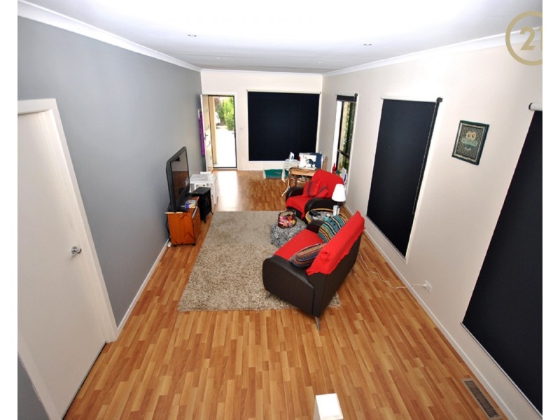 2/59 Fairholme Boulevard, Berwick VIC 3806