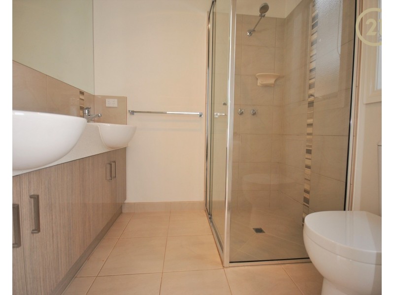 7 Hut Road, Clyde North VIC 3978