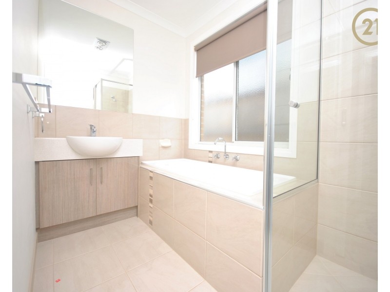 7 Hut Road, Clyde North VIC 3978