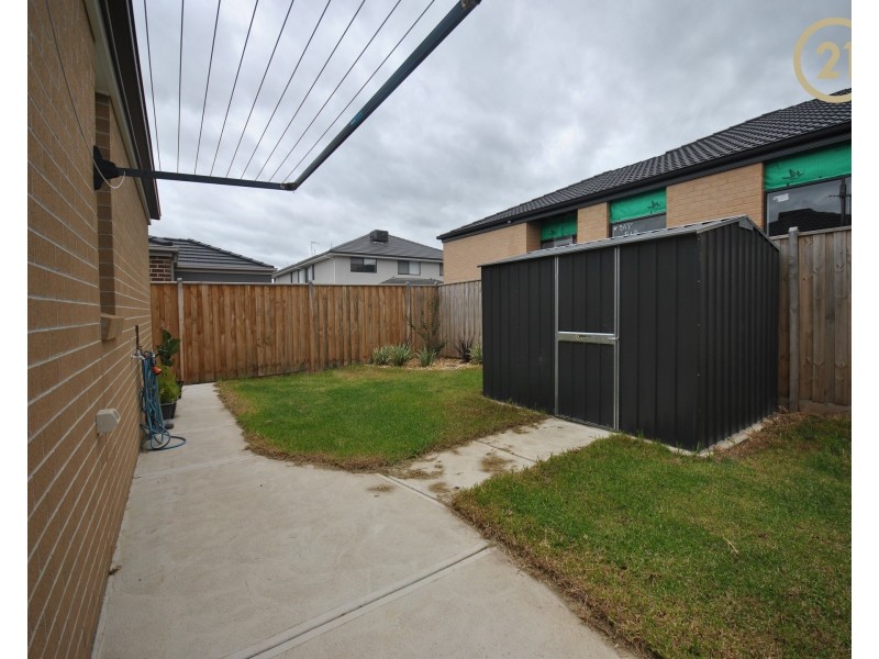 7 Hut Road, Clyde North VIC 3978