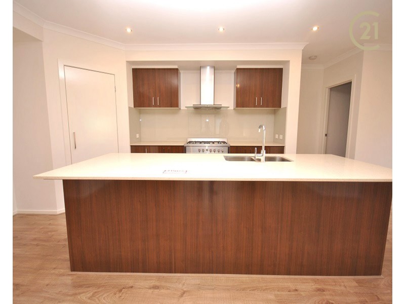 6 Viewbright Road, Clyde North VIC 3978