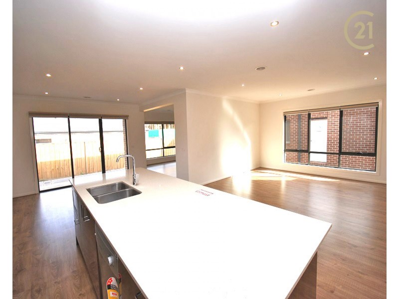 6 Viewbright Road, Clyde North VIC 3978