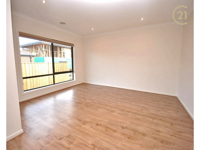 6 Viewbright Road, Clyde North VIC 3978